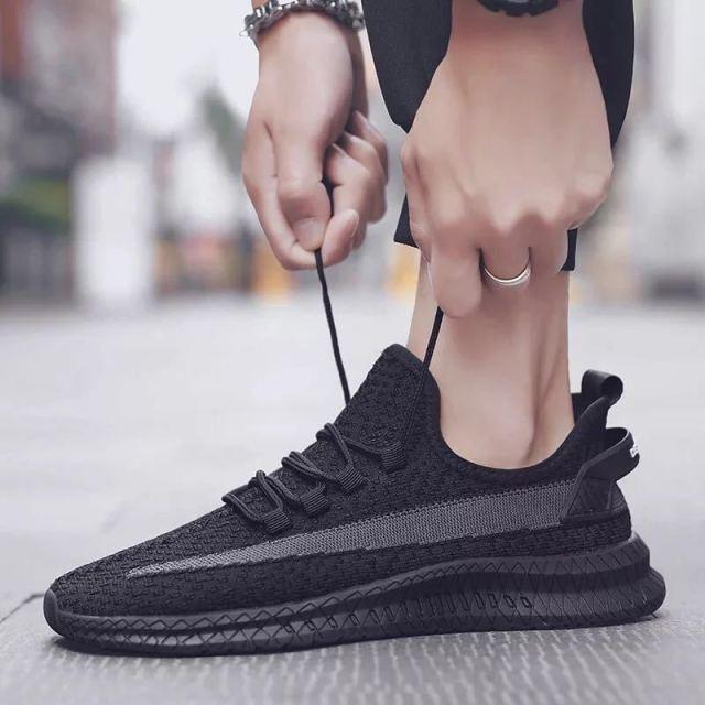 Men’s Lightweight Breathable Slip-On Running Shoes