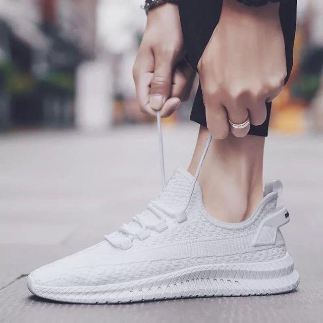 Men’s Lightweight Breathable Slip-On Running Shoes